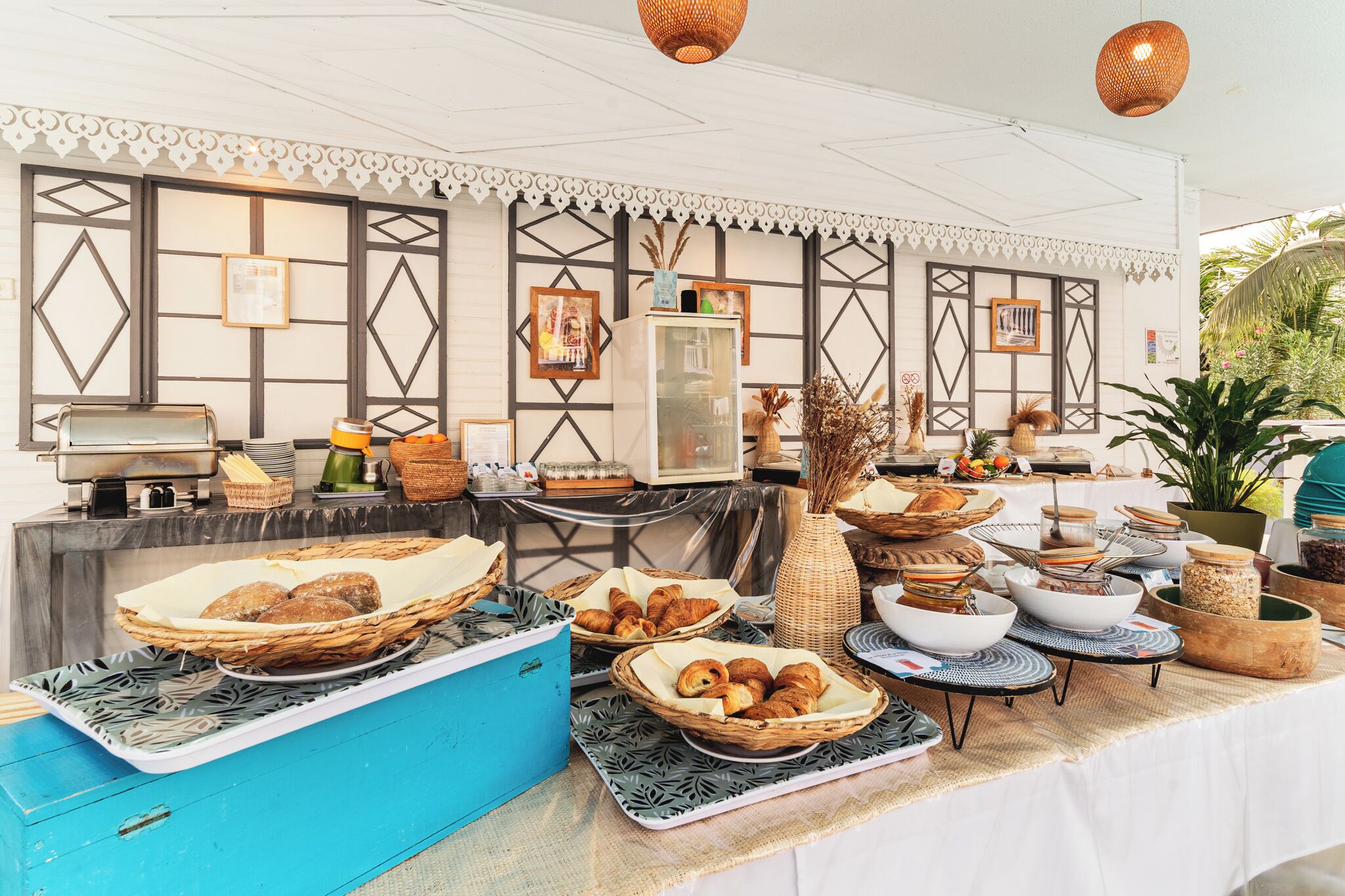 Daily buffet breakfast (EUR 14 per person)
