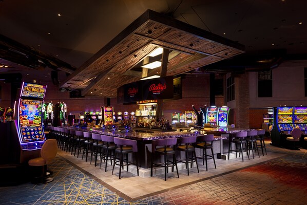 2 bar/lounge