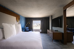 Signature Suite | Premium bedding, pillowtop beds, in-room safe, desk