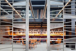 2 restaurants; breakfast, lunch, and dinner served
