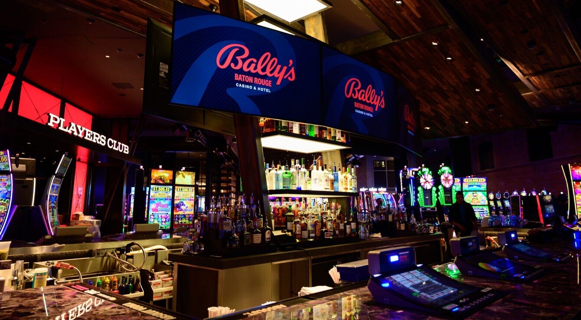 2 bares o lounges 