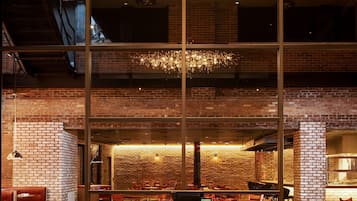 2 restaurants, breakfast served