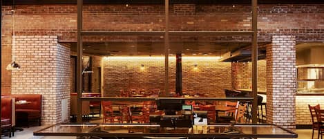 2 restauranter, frokost serveres