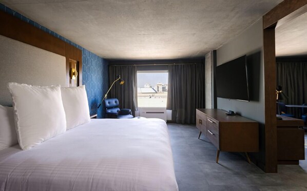 Signature Suite | 1 bedroom, premium bedding, pillowtop beds, in-room safe