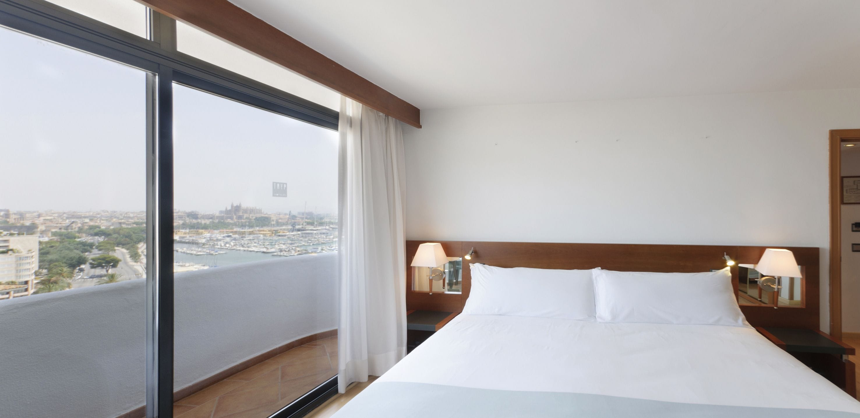 junior suite, sea view | minibar, in-room safe, desk, blackout curtains