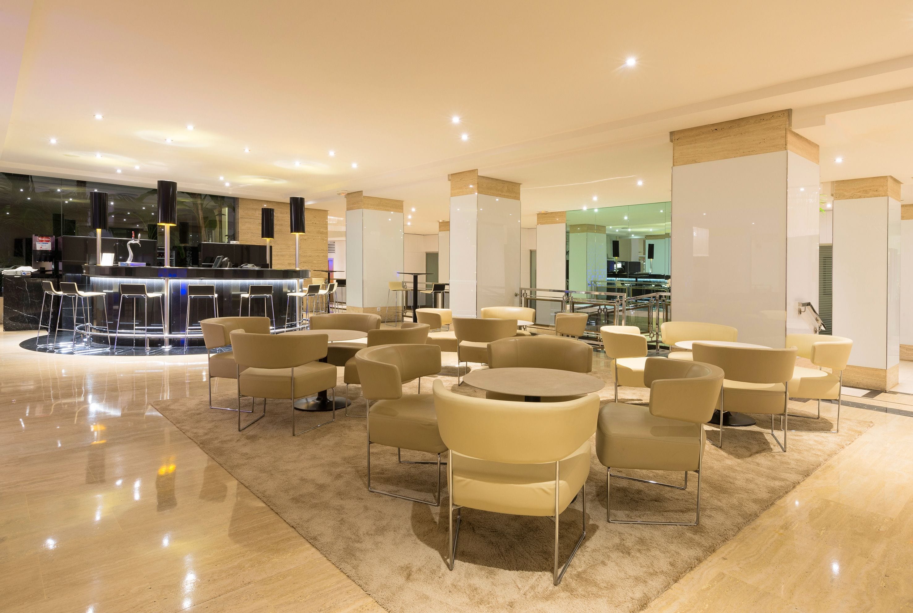 Lobby-lounge