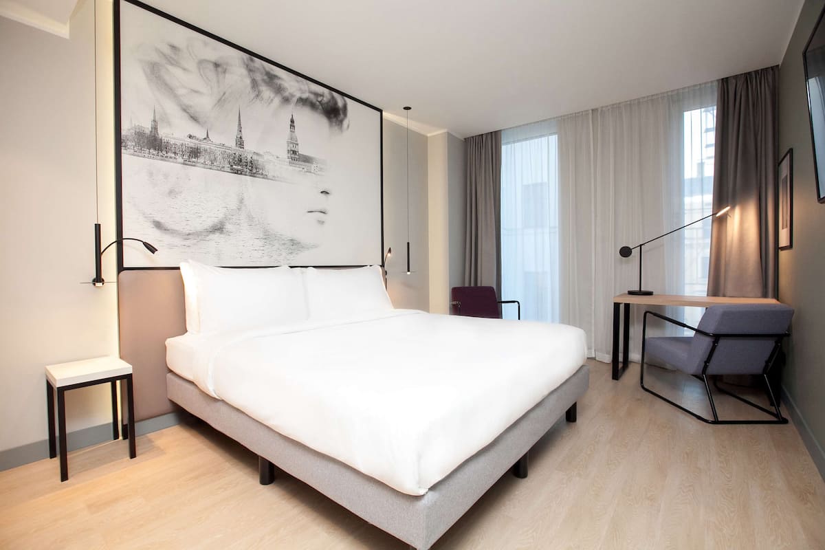 Standard Room | Hypo-allergenic bedding, down comforters, minibar, in-room safe