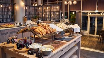 Colazione a buffet, servita tutte le mattine (22 EUR a persona)