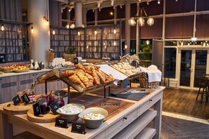 Buffet déjeuner (22 EUR par personne)