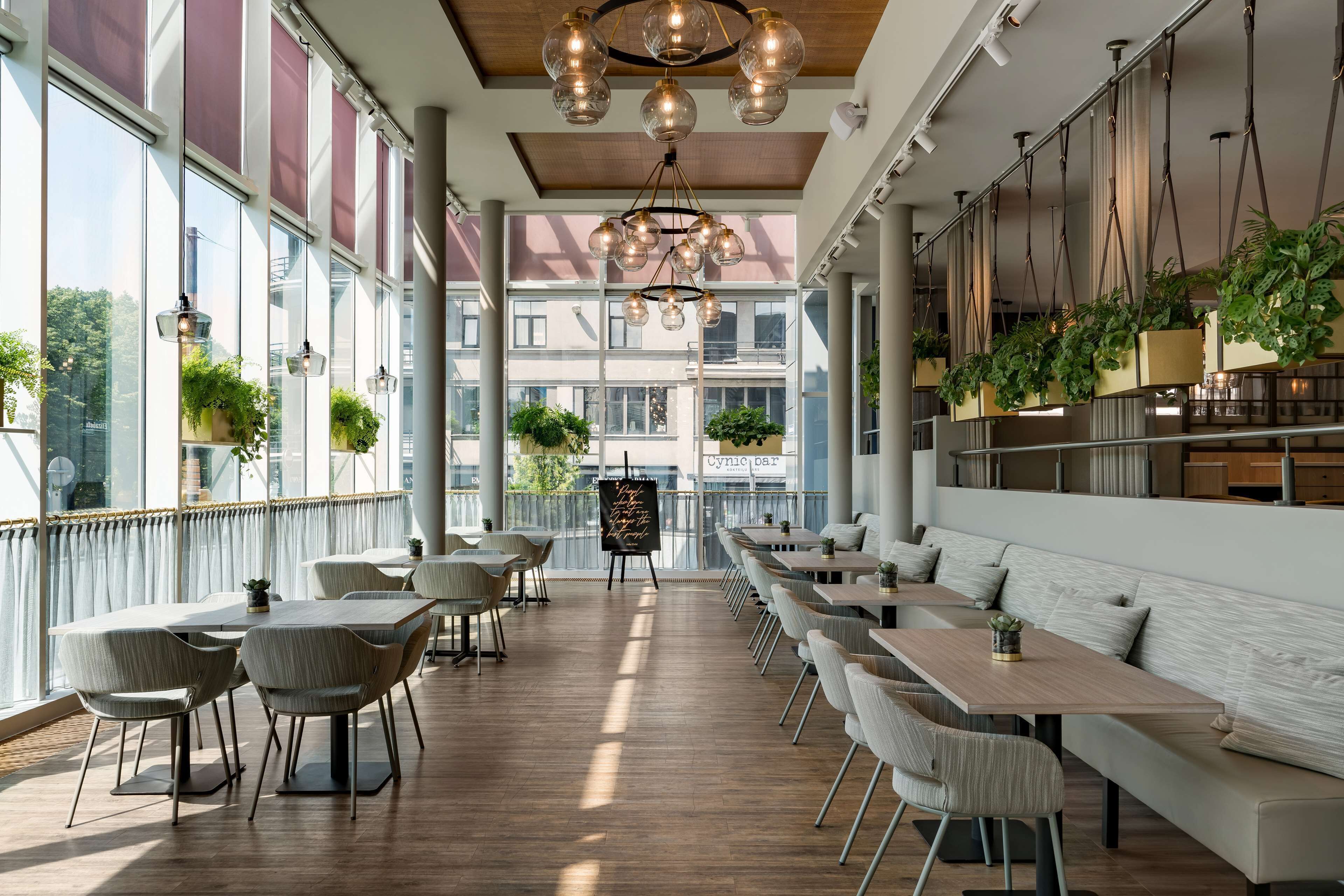 lunch, dinner and brunch served