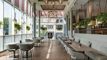 Mittagessen, Abendessen und Brunch
