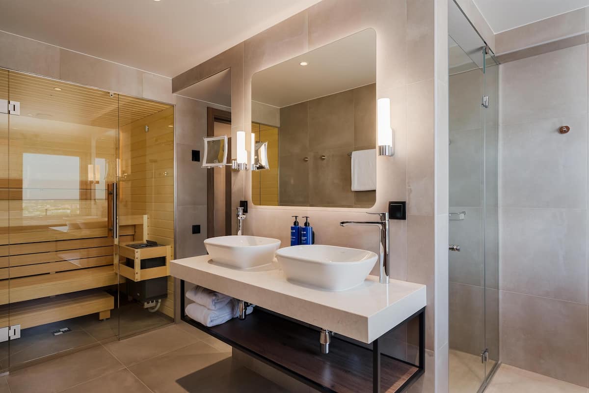 presidential suite (with vip spa access) | hypo-allergenic bedding, down duvets, minibar, in-room safe