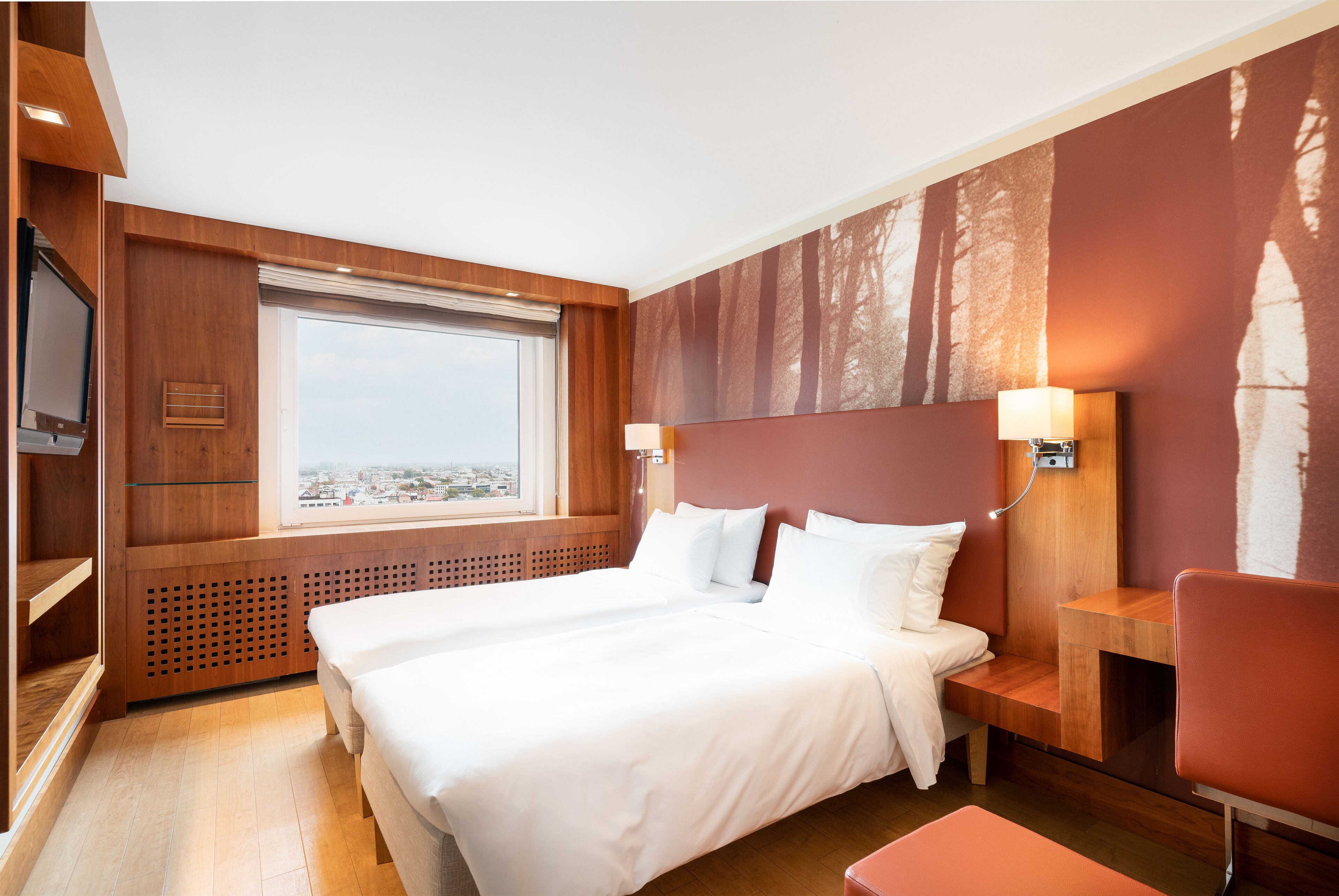Hypo-allergenic bedding, down comforters, minibar, in-room safe