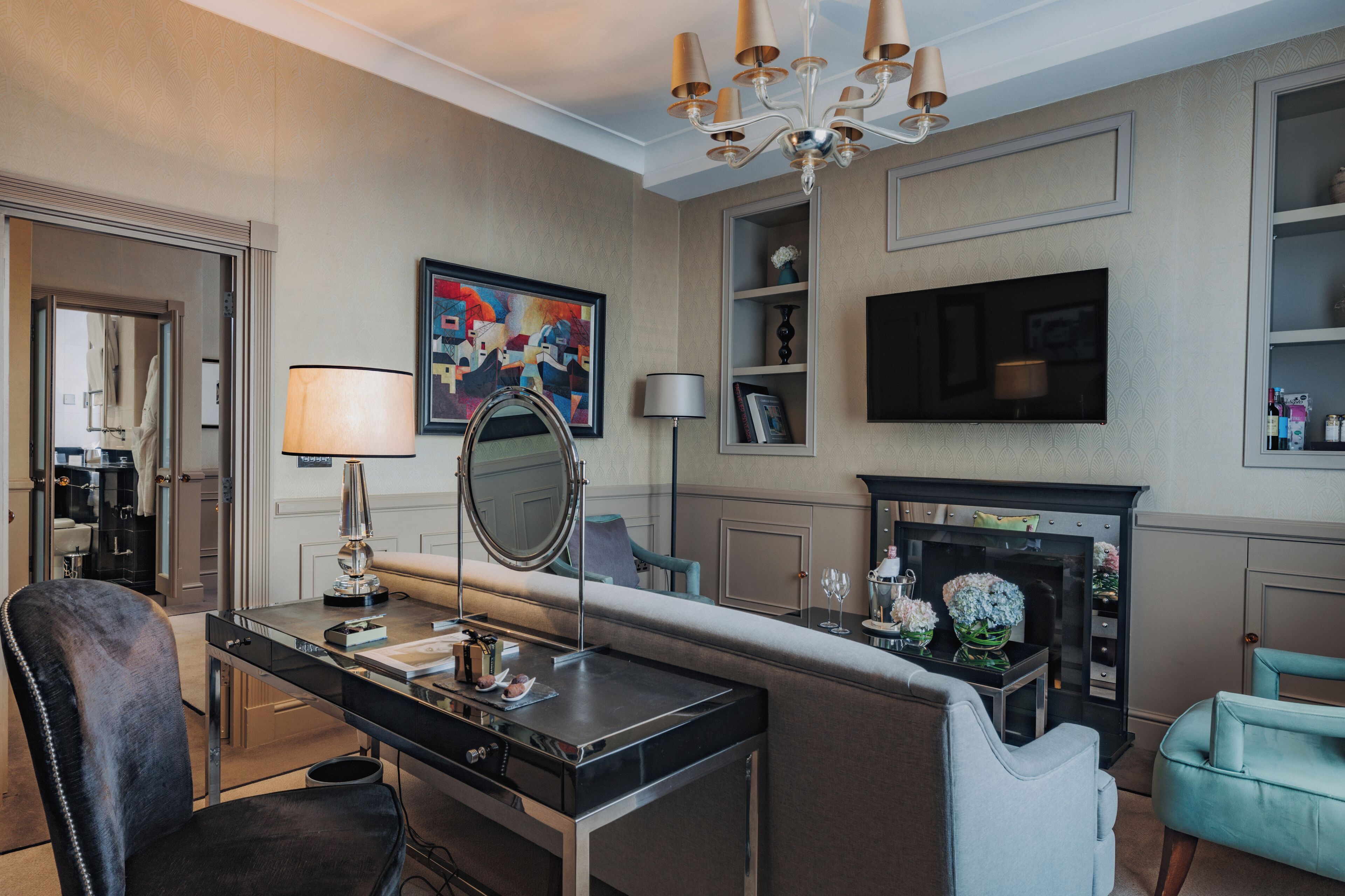 deluxe one bedroom suite | egyptian cotton sheets, premium bedding, minibar, in-room safe