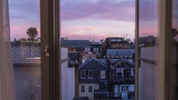 Deluxe Room | Egyptian cotton sheets, premium bedding, minibar, in-room safe