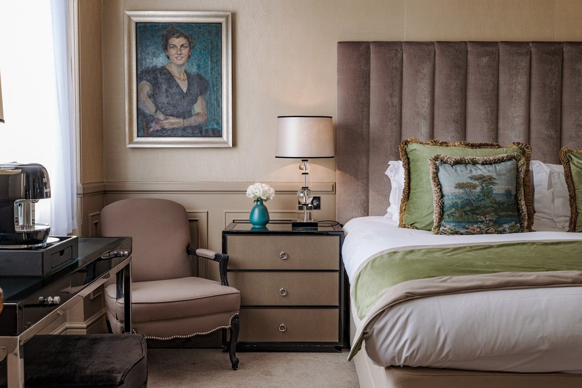 Egyptian cotton sheets, premium bedding, minibar, in-room safe