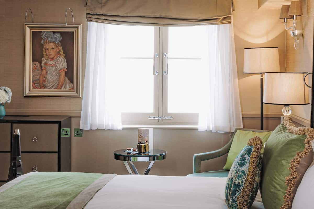 Sábanas de algodón egipcio, ropa de cama de alta calidad y minibar