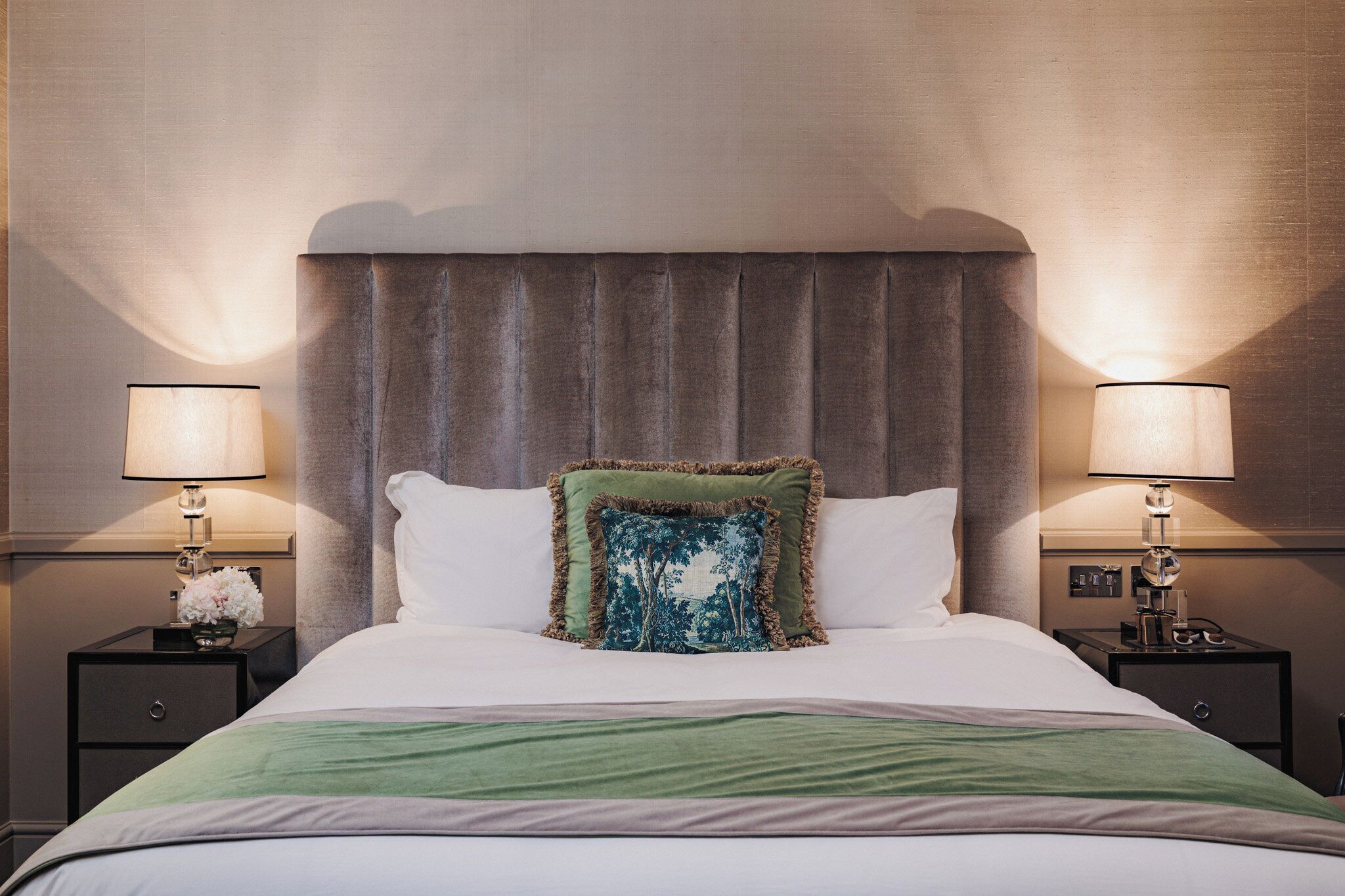 Chambre Deluxe | Draps en coton égyptien, literie de qualité supérieure, minibar