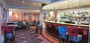 Piano bar, vistas para a praia, aberto todos os dias