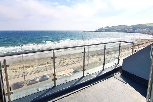 Penthouse panorámico, vista al mar | Vista a la playa o el mar