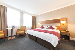 Desk, blackout curtains, iron/ironing board, free WiFi - The Empress Hotel (Douglas)