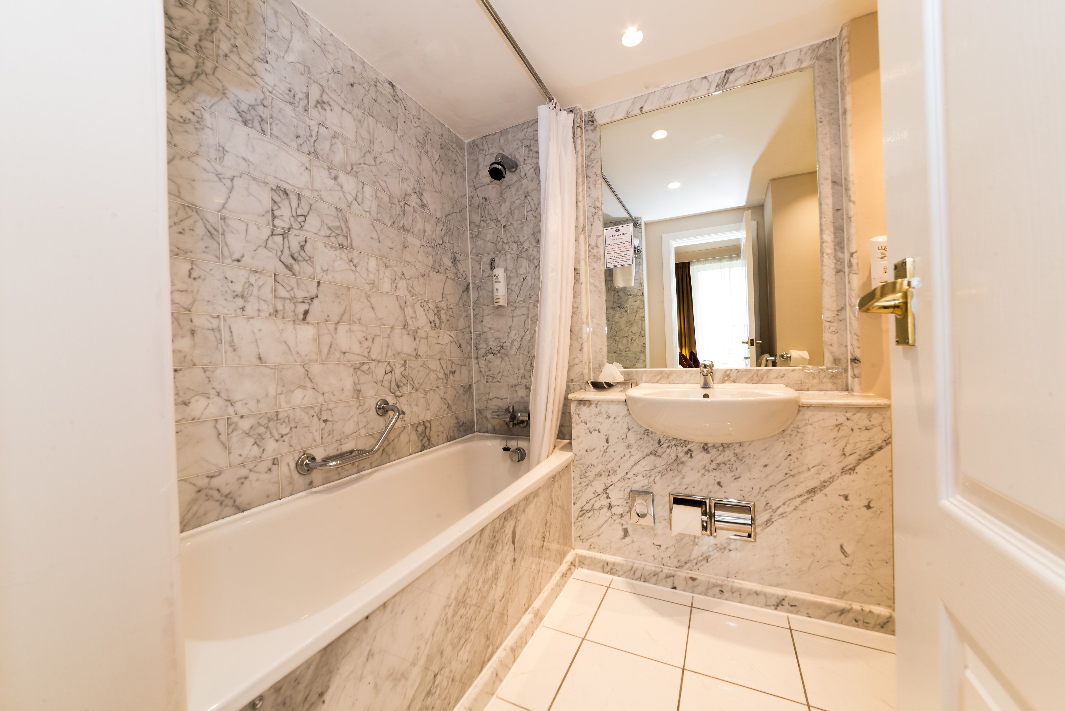 executive suite, 1 bedroom, sea view | bathroom | free toiletries, hair dryer, towels