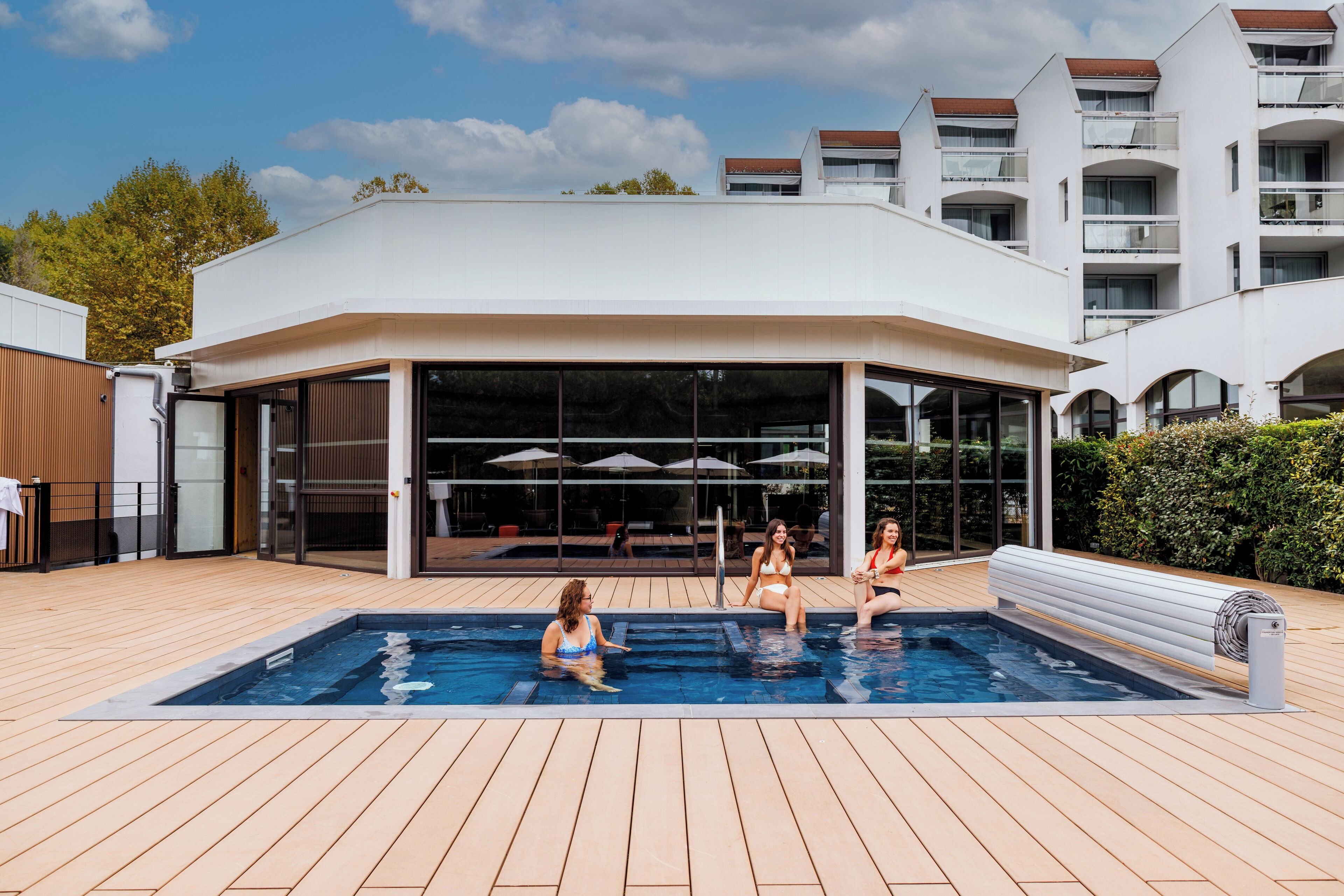 身体护理、热石按摩、瑞典式按摩、体膜护理、身体磨砂、面部护理