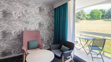 Free minibar, in-room safe, desk, soundproofing