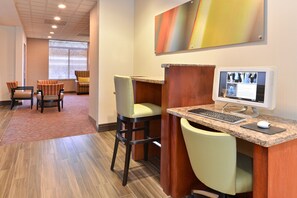 A hotel room with a desk, computer, and two chairs. - Holiday Inn Express Portland West/Hillsboro by IHG (Hillsboro)