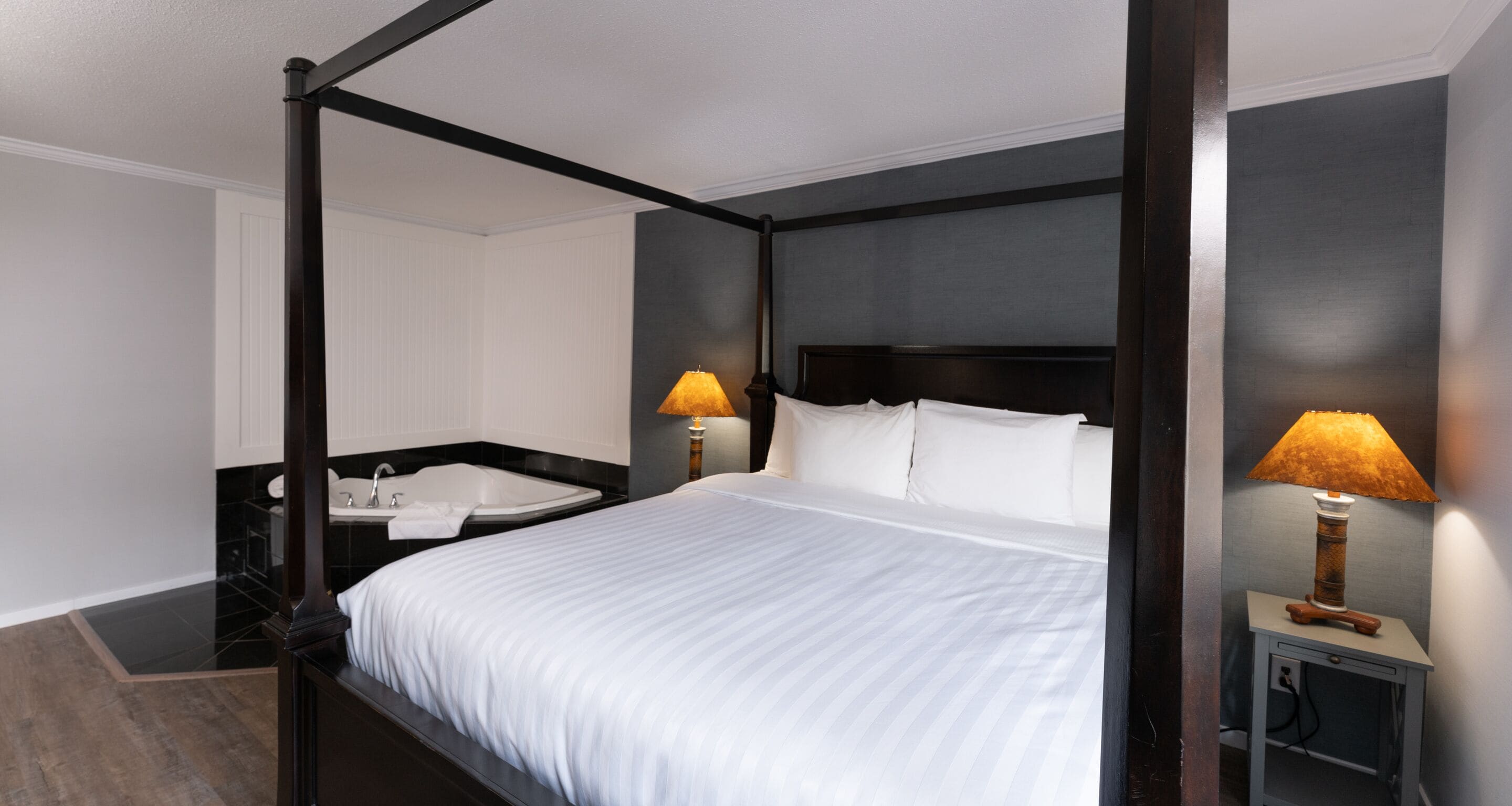 suite, 1 king bed, jetted tub | in-room safe, desk, soundproofing, iron/ironing board