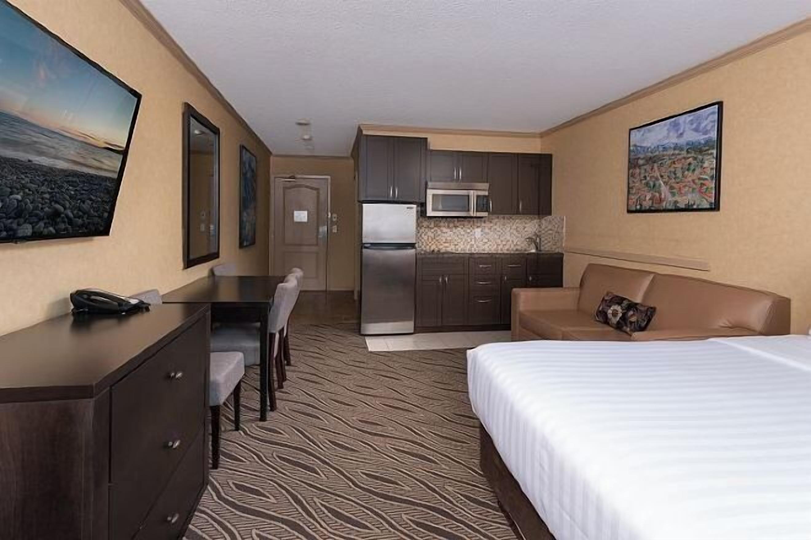 Zimmersafe, Schreibtisch, schallisolierte Zimmer, Bügeleisen/Bügelbrett