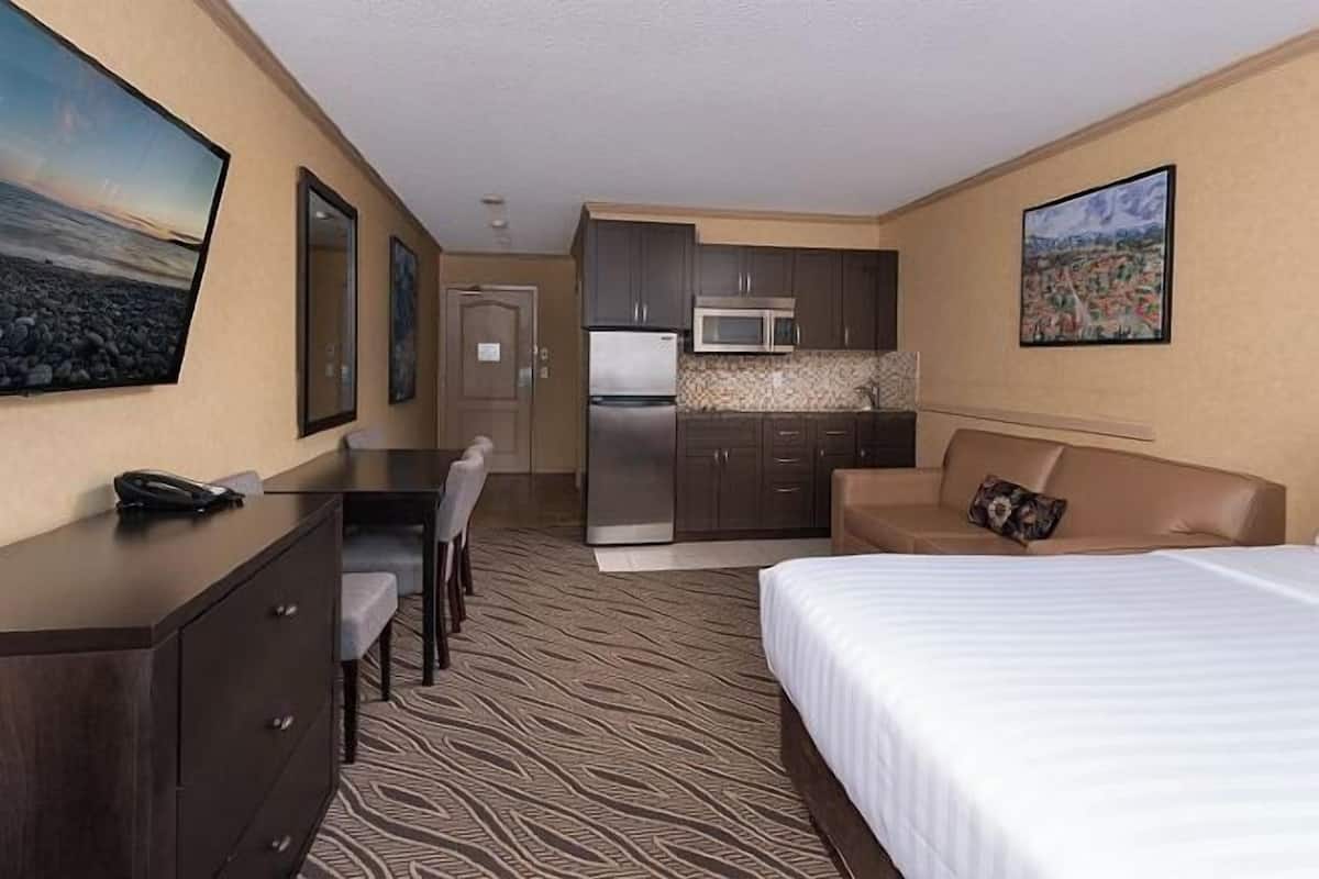 Cofres nos quartos, escrivaninha, quartos à prova de som