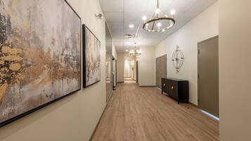 Breakfast, lunch, dinner served; American cuisine