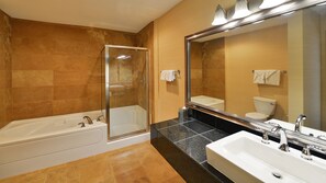 Shower, perlengkapan mandi gratis, pengering rambut, dan handuk
