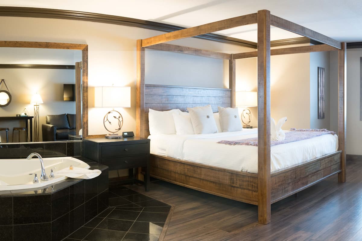 Suite, 1 King Bed, Jetted Tub | In-room safe, desk, soundproofing, iron/ironing board