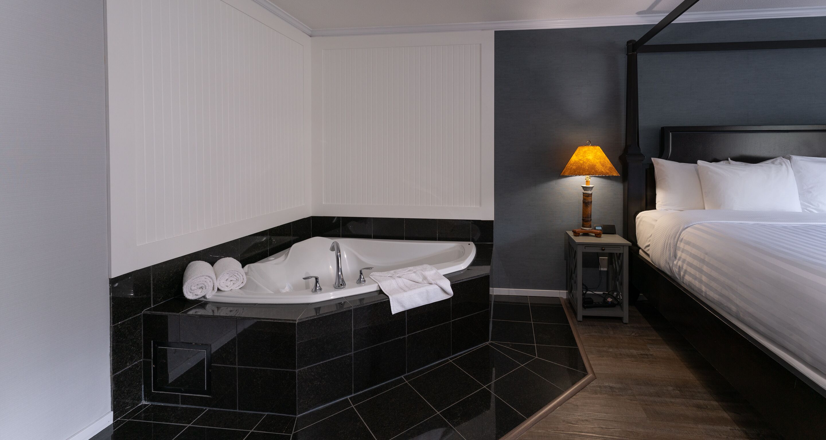 suite, 1 king bed, jetted tub | in-room safe, desk, soundproofing, iron/ironing board