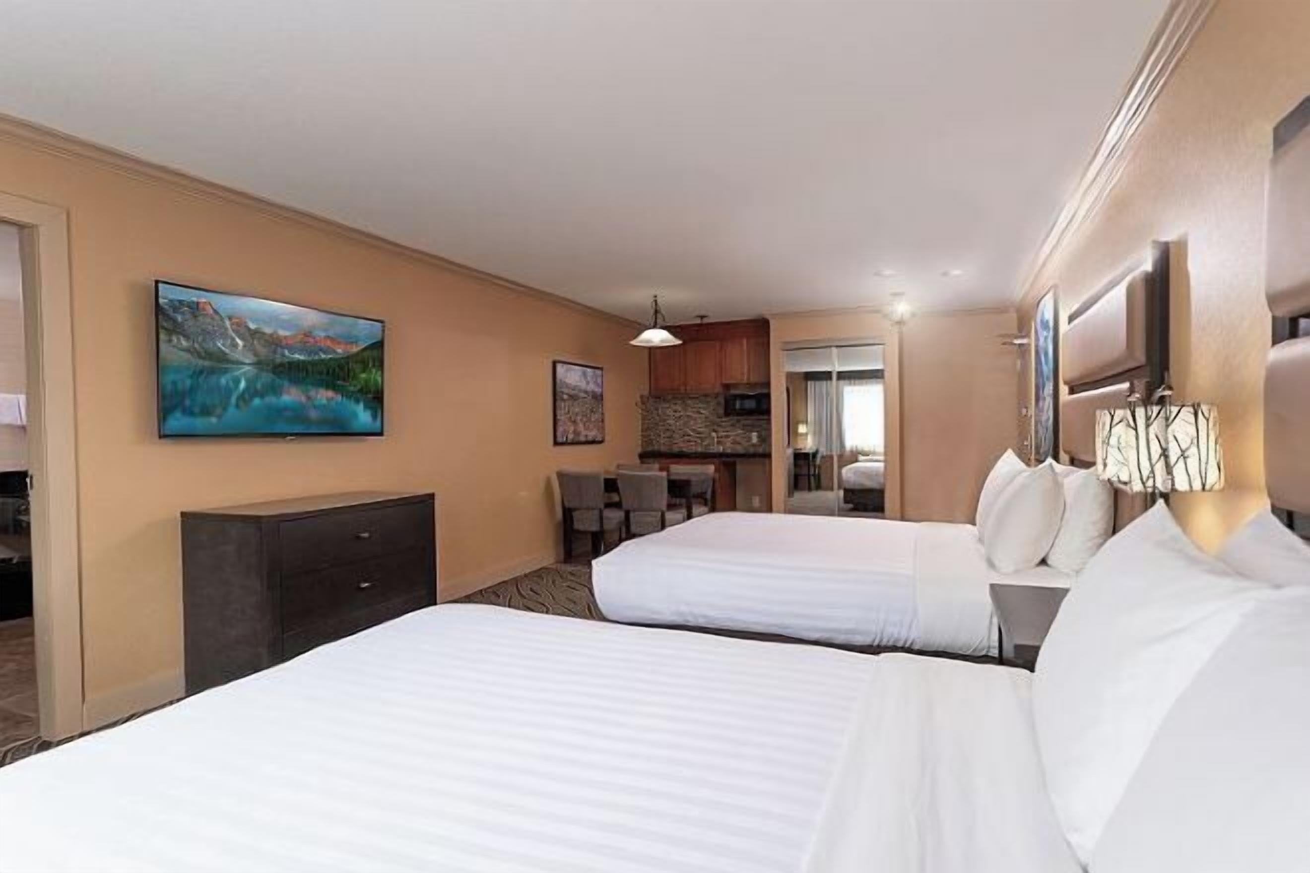 Zimmersafe, Schreibtisch, schallisolierte Zimmer, Bügeleisen/Bügelbrett