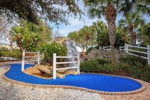 Mini-golf