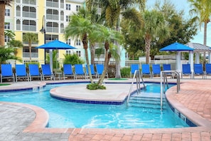 2 piscinas al aire libre, sillones reclinables de piscina