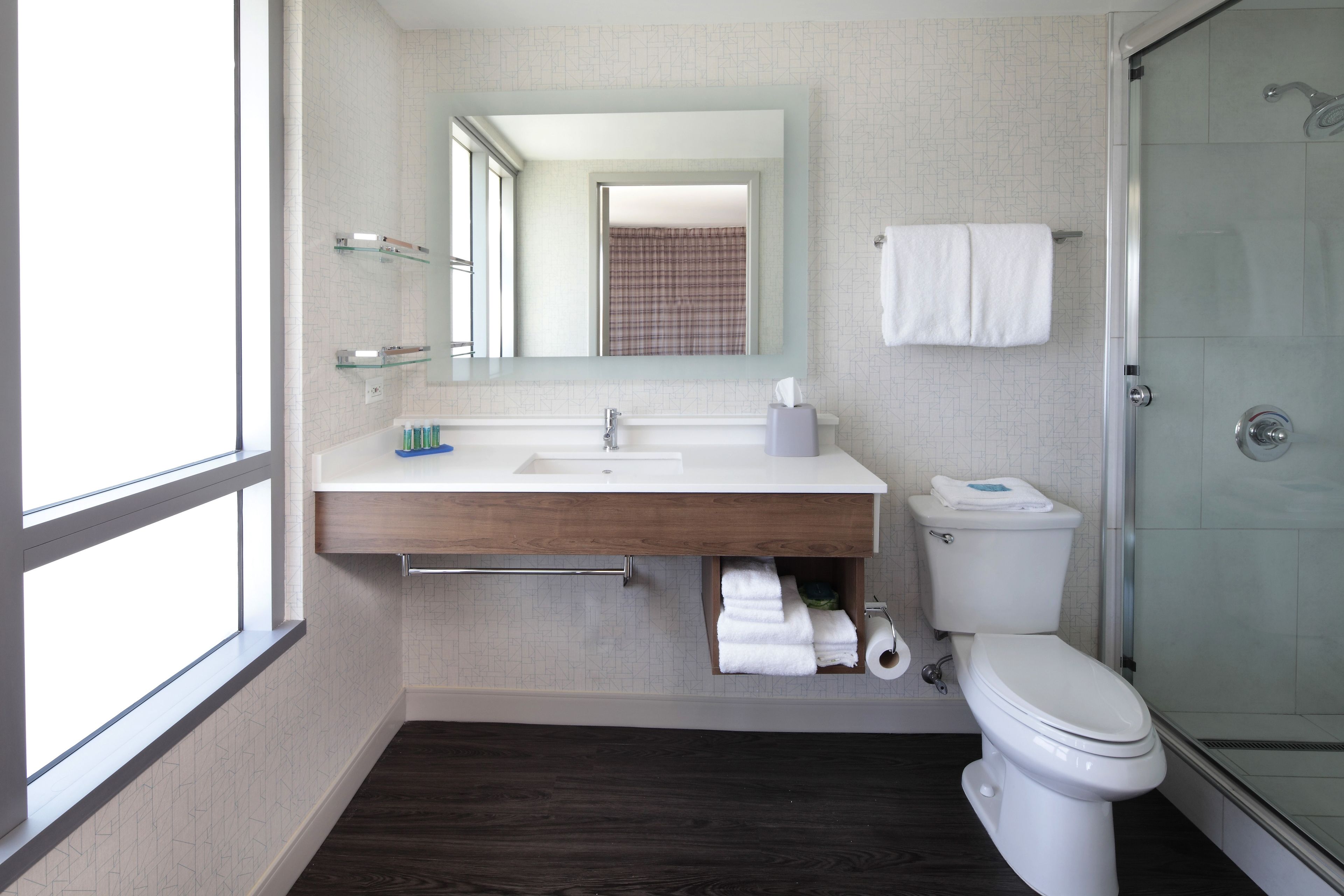 combined shower/bathtub, free toiletries, hair dryer, towels