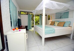 Bügeleisen/Bügelbrett, kostenlose Babybetten, kostenlose Zustellbetten