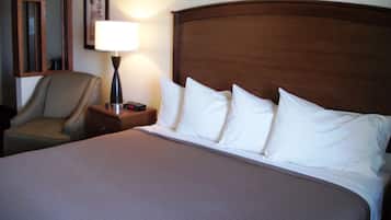 Suite, 1 cama de matrimonio grande, no fumadores | Escritorio, cortinas opacas, tabla de planchar con plancha
