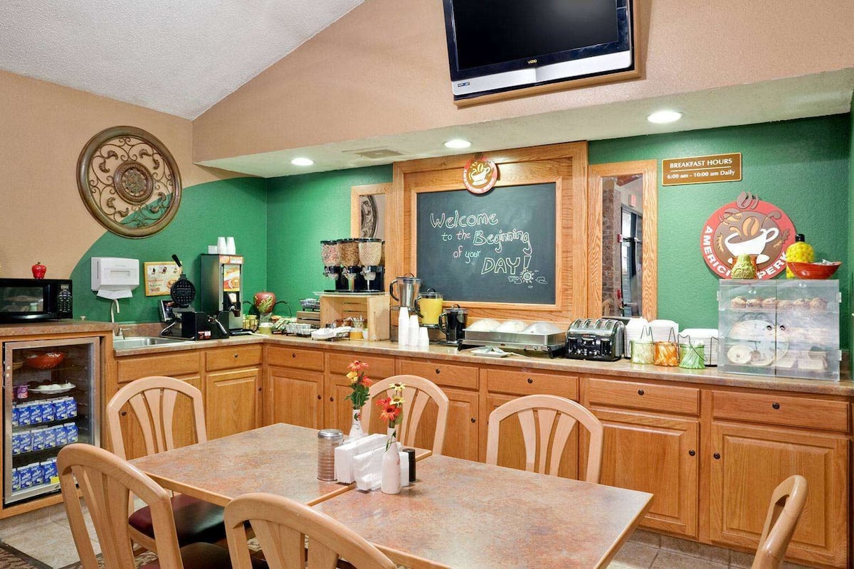 free daily full breakfast