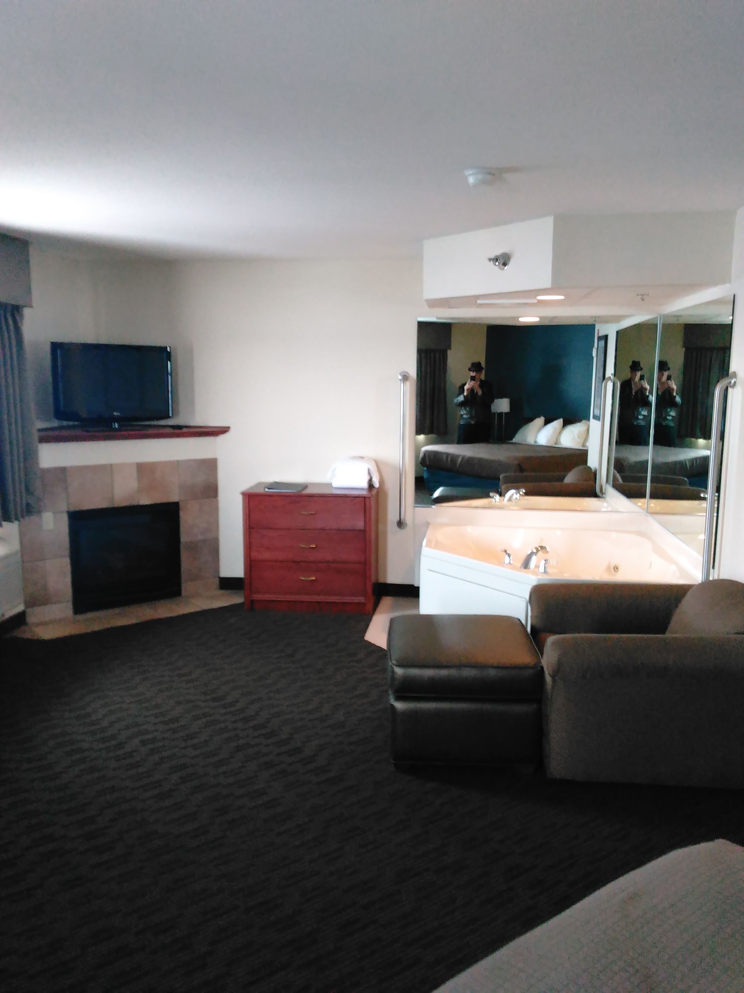 luxury suite, 1 king bed, non smoking | jetted bathtub