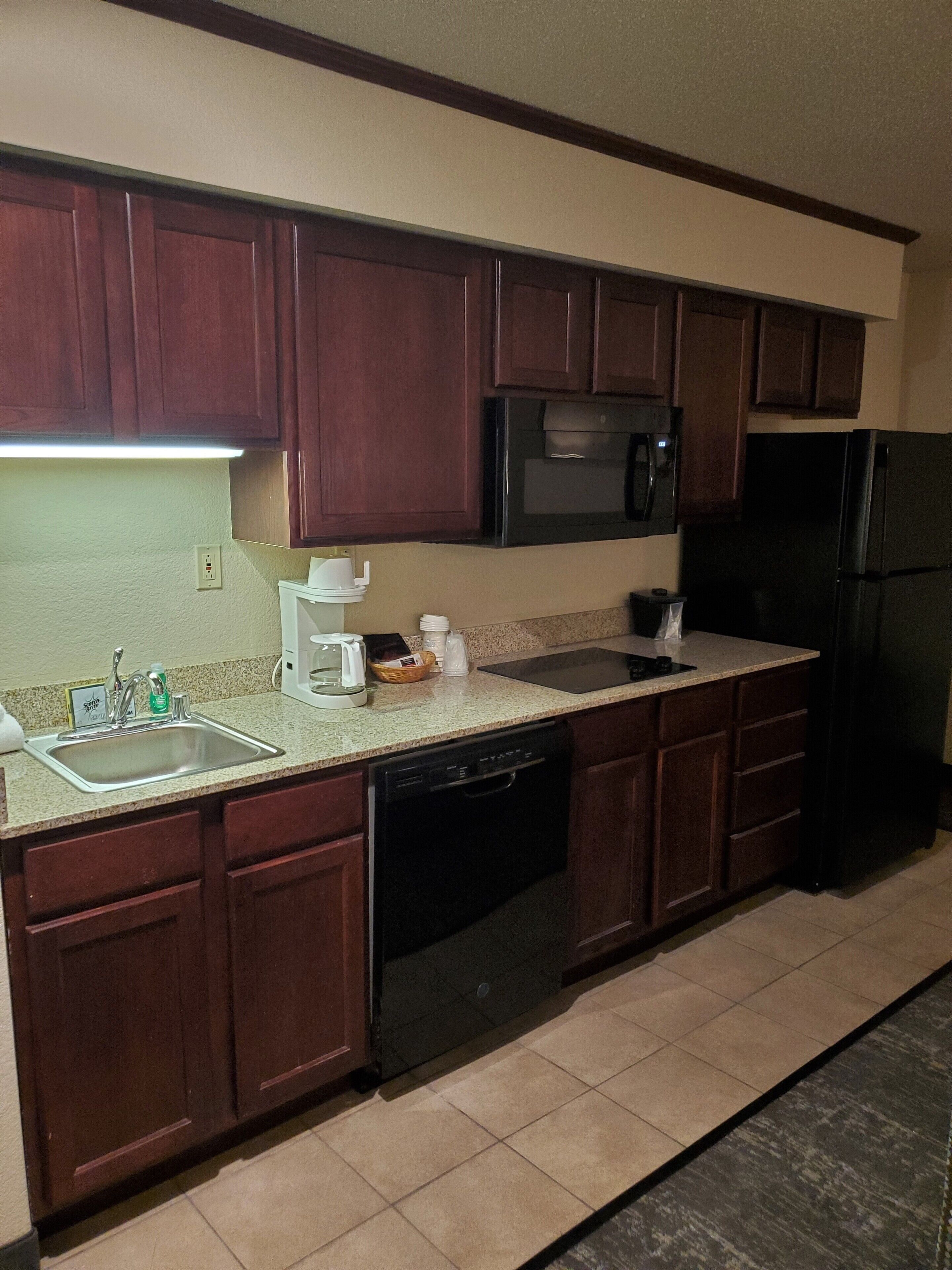 fridge, microwave, coffee/tea maker