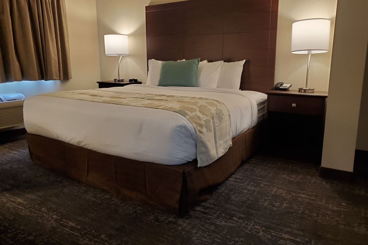 Literie de qualité, lit avec matelas à plateau-coussin, bureau