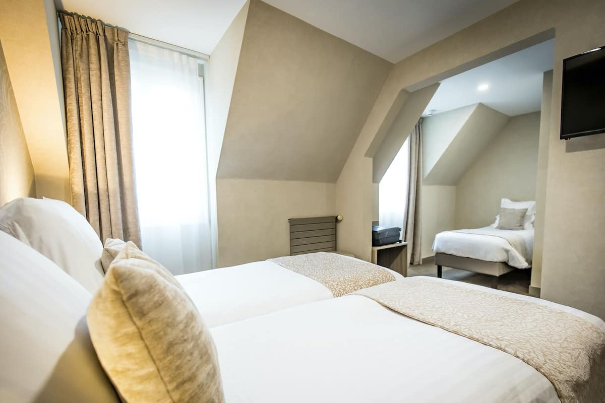 Standard-Dreibettzimmer | Schallisolierte Zimmer, kostenlose Babybetten, kostenloses WLAN