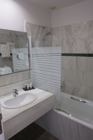 Standard-Doppel- oder -Zweibettzimmer | Badezimmer