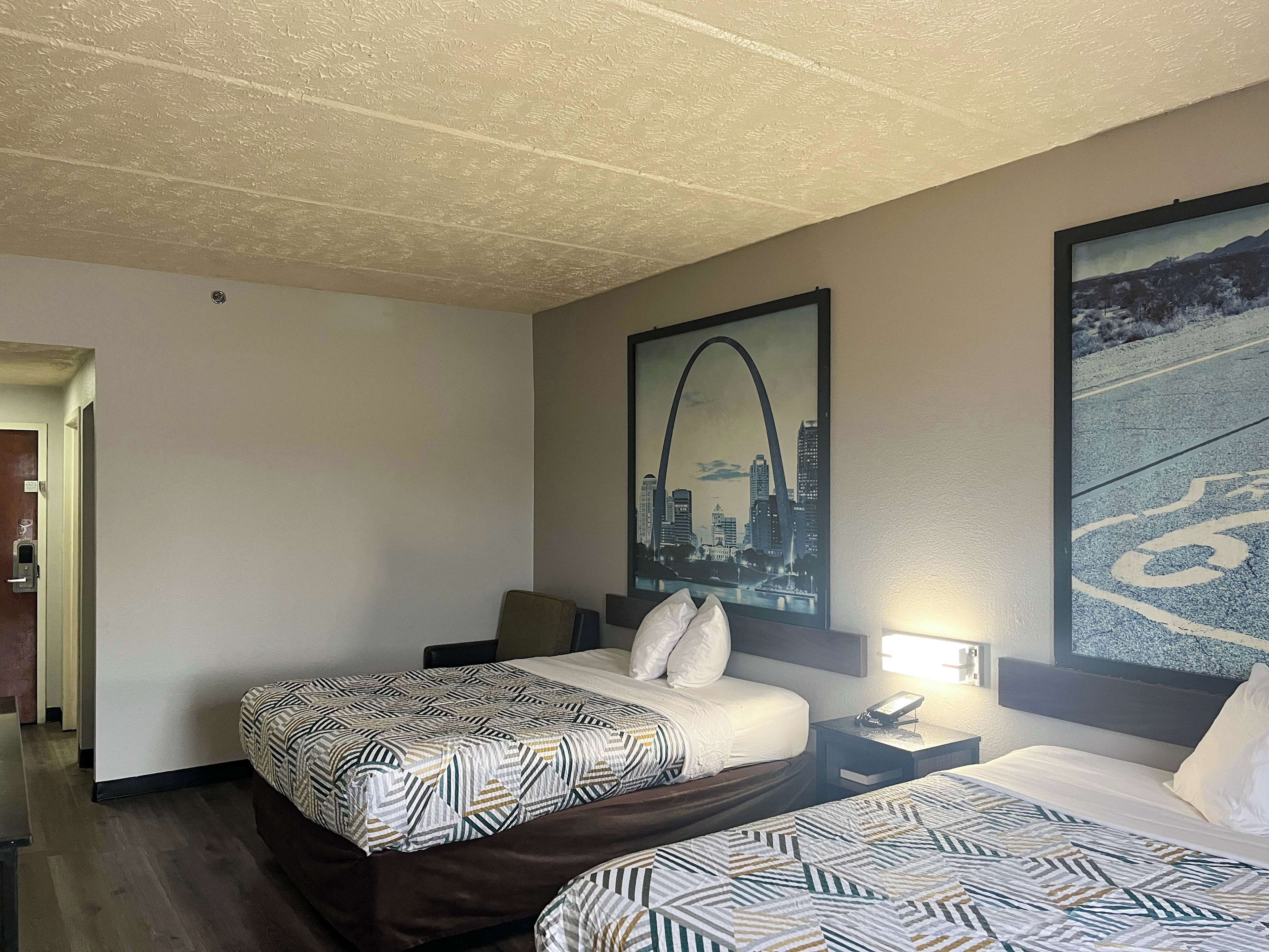 Skrivebord, strykejern/-brett, wi-fi (inkludert) og sengetøy