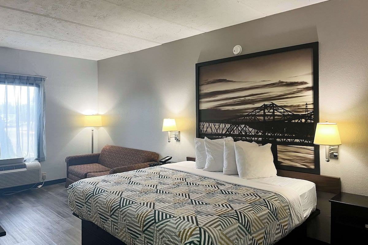 Skrivebord, strykejern/-brett, wi-fi (inkludert) og sengetøy